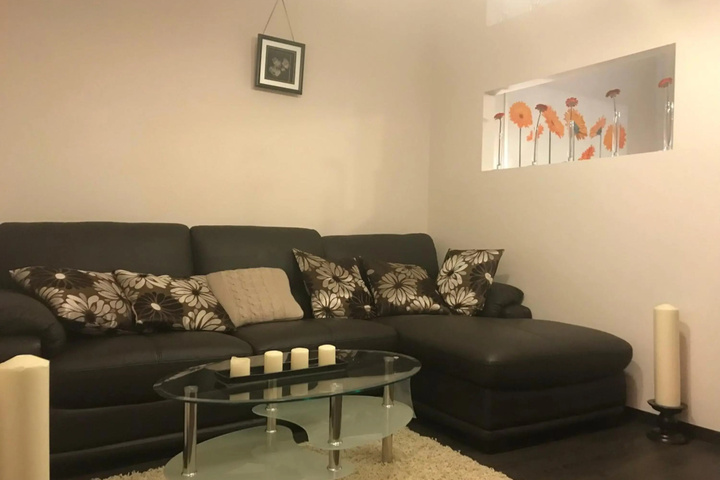 Room 8 of 12