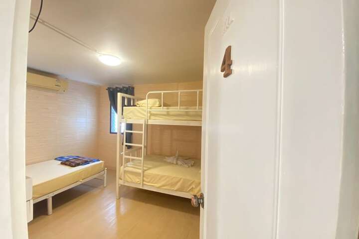 Room 5 of 18