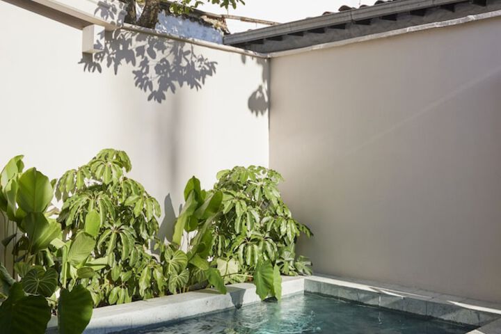 Pool 53 of 73