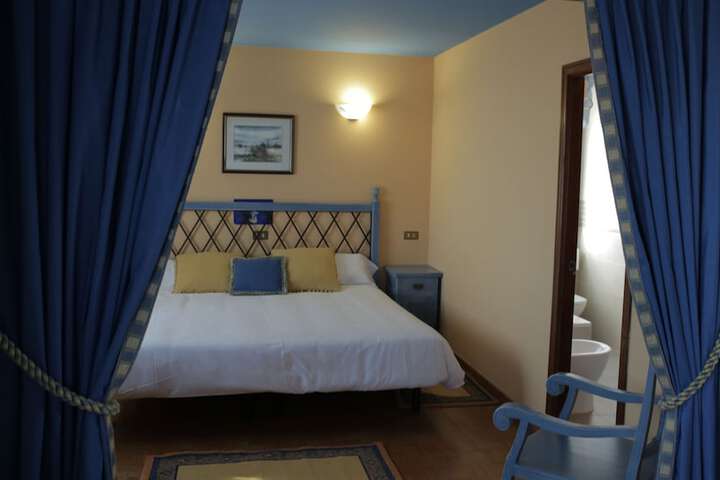 Room 3 of 38
