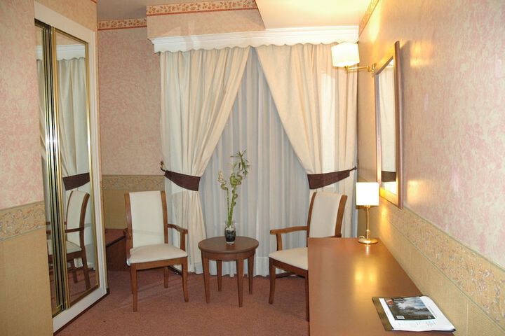 Room 23 of 48