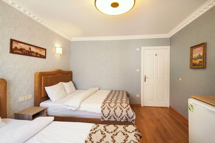 Room 11 of 25
