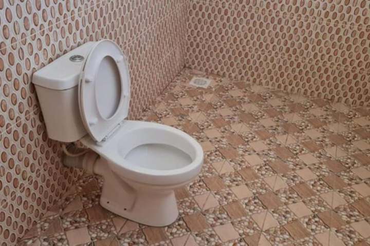 Room 4 of 17