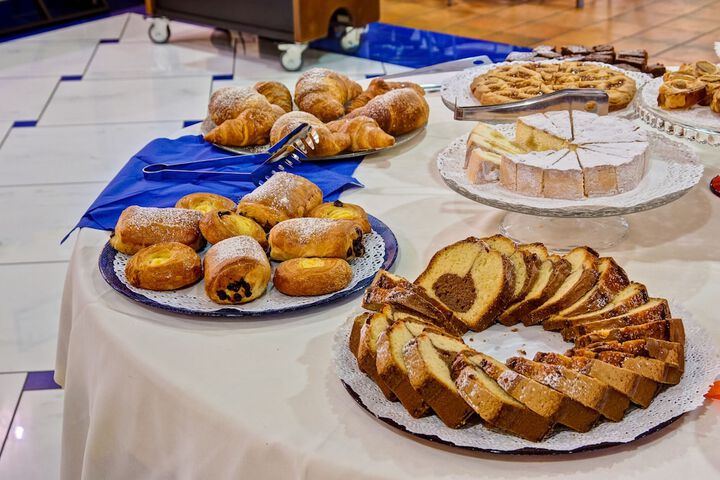 Breakfast/Coffee Service 44 of 92