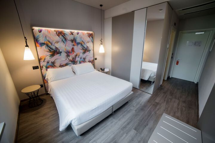 Room 8 of 55