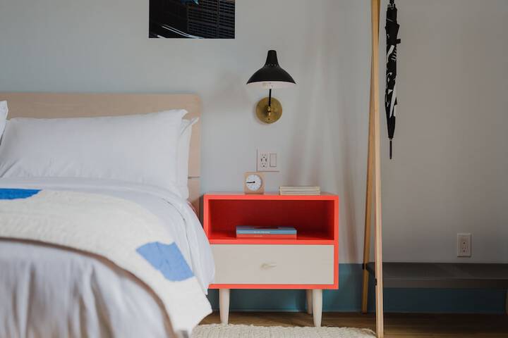 Studio King Size Bed (3 of 4)