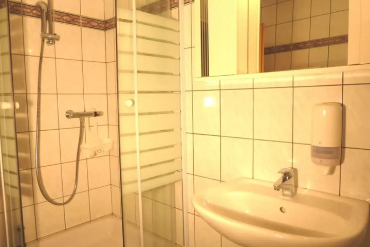 Room 8 of 19