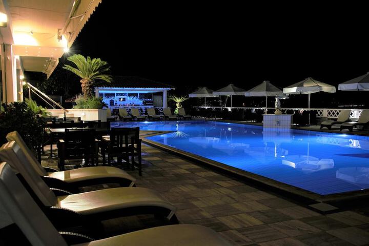 Pool 32 of 64