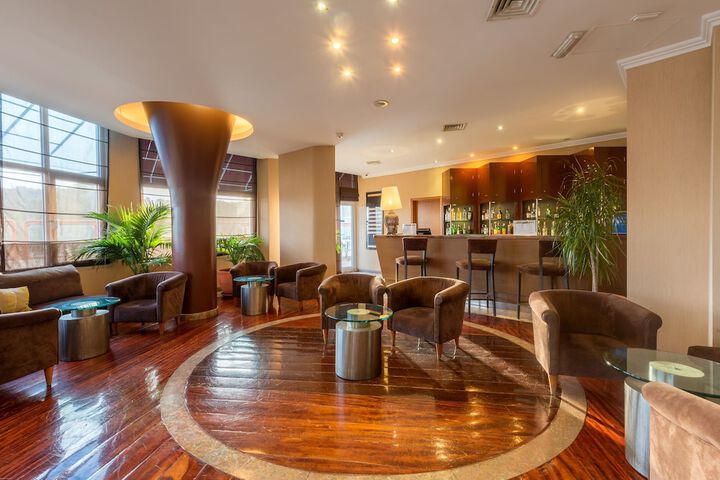 Lounge 60 of 72