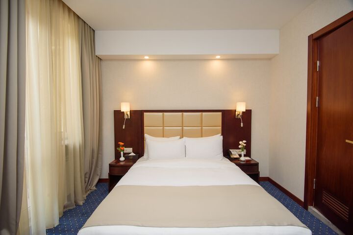 Room 14 of 80