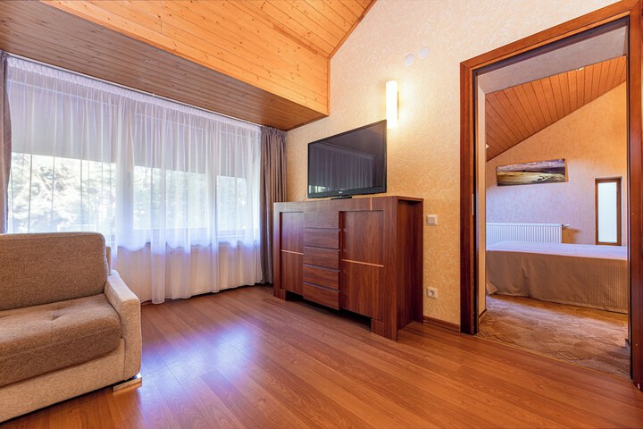 Room 135 of 214