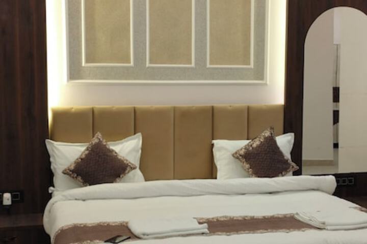 Room 42 of 118