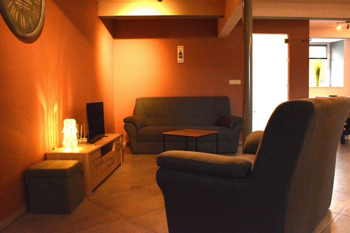 Room 9 of 34