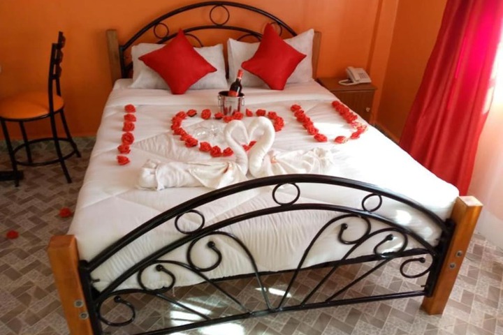 Room 2 of 3