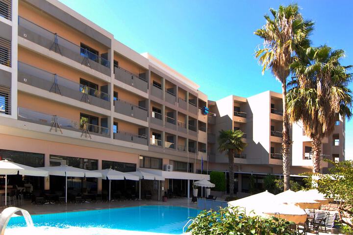 Pool Hotel