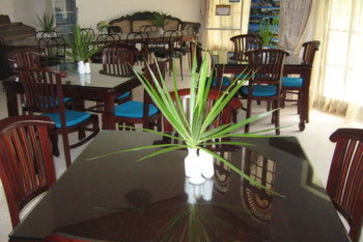 Dining 80 of 81