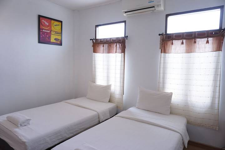 Room 12 of 64