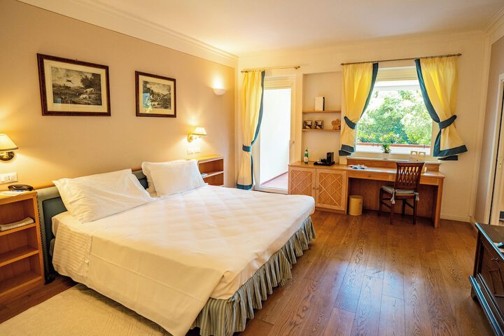 Room 32 of 146