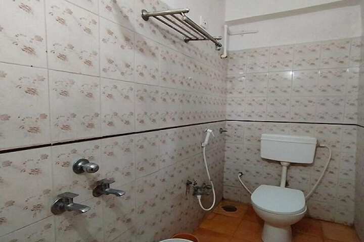 Room 7 of 12