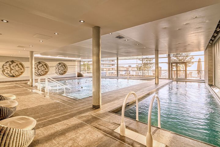 Pool Hotel