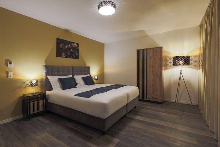 Room 4 of 16