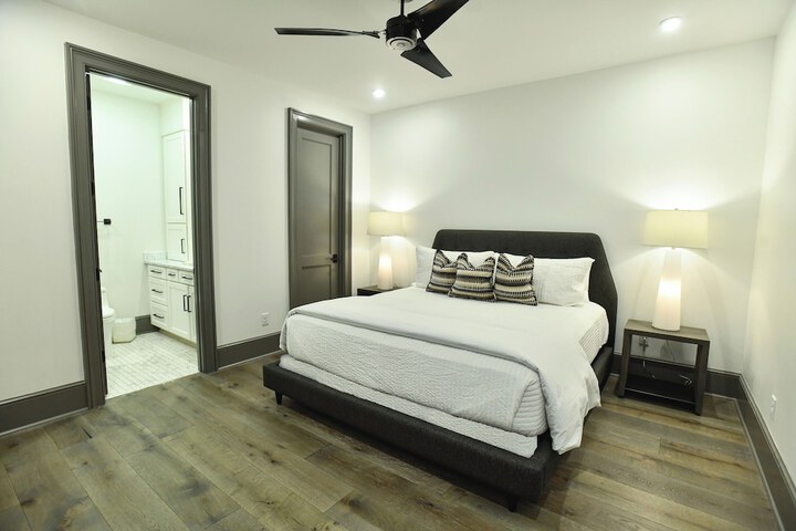 Room 82 of 371