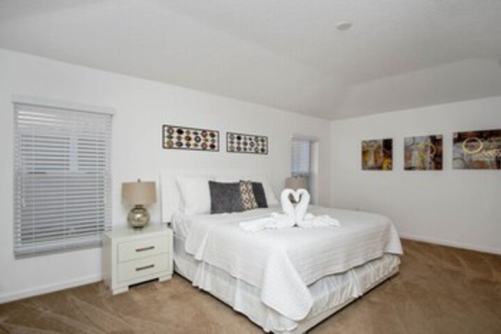 Room 9 of 30