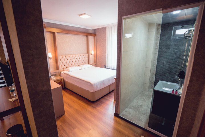 Room 4 of 34