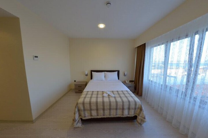 Room 9 of 24