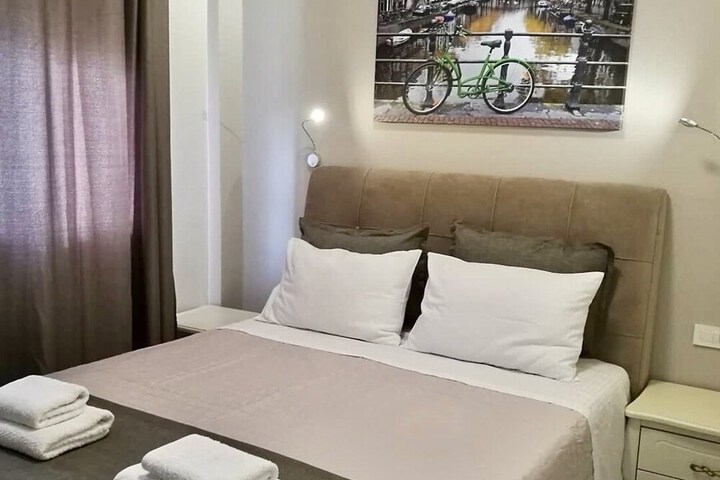 Room 11 of 104