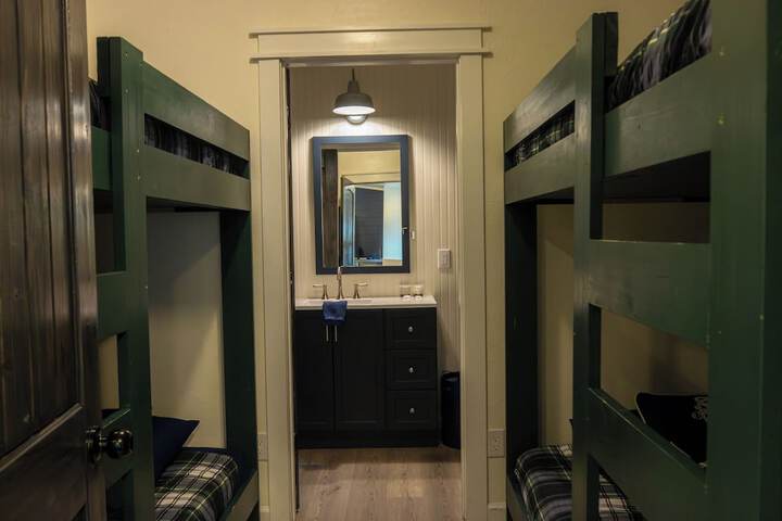 Room 126 of 917