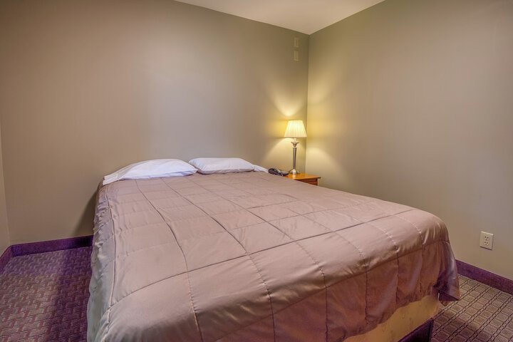 Slope Queen Bed with View (72 of 100)