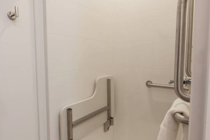Room 70 of 80