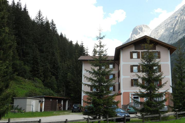 Hotel Exterior 58 of 72