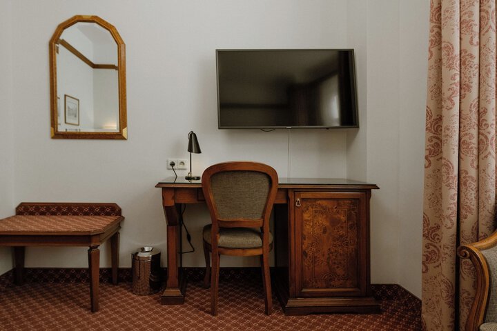 Room 33 of 60