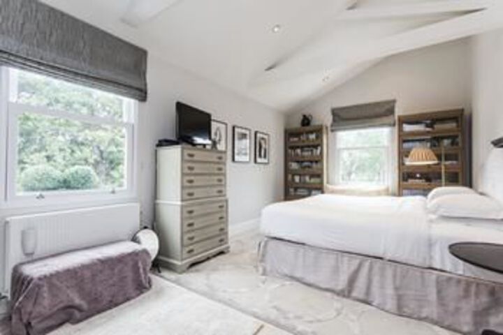 Room 27 of 60