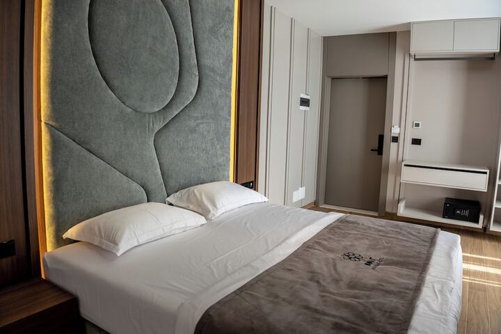 Room 52 of 114