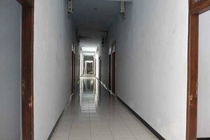 Room 16 of 48