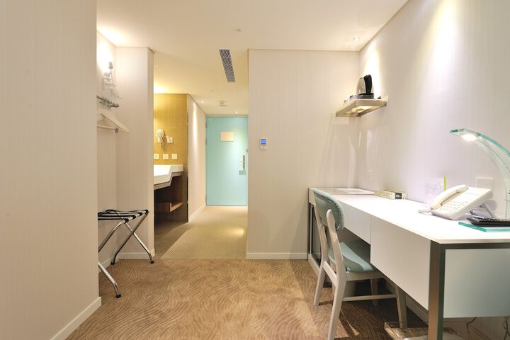 Room 85 of 171