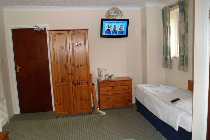 Room 4 of 19