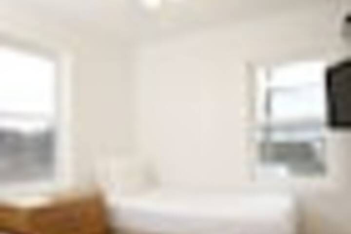 Room 11 of 384