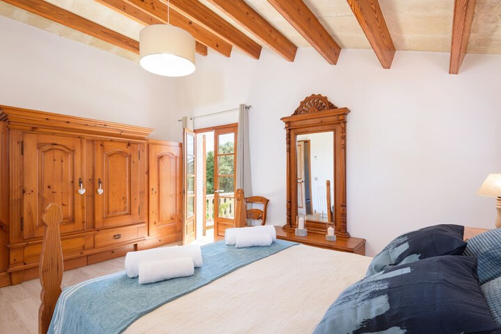 Room 8 of 35