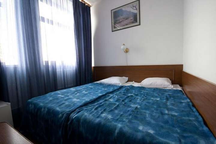 Room 6 of 33