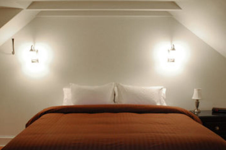 Room 6 of 17