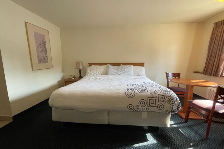 Room 4 of 23