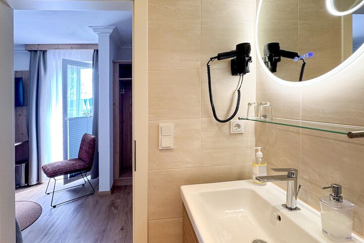 Room 30 of 207