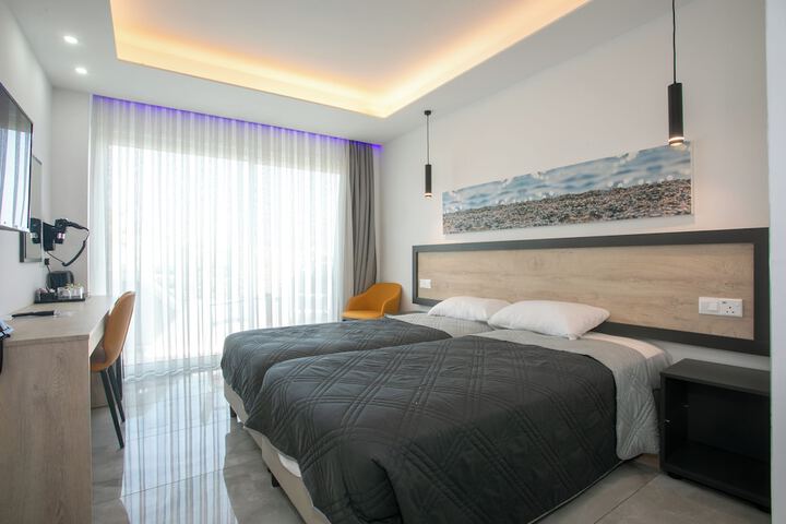 Room 12 of 50