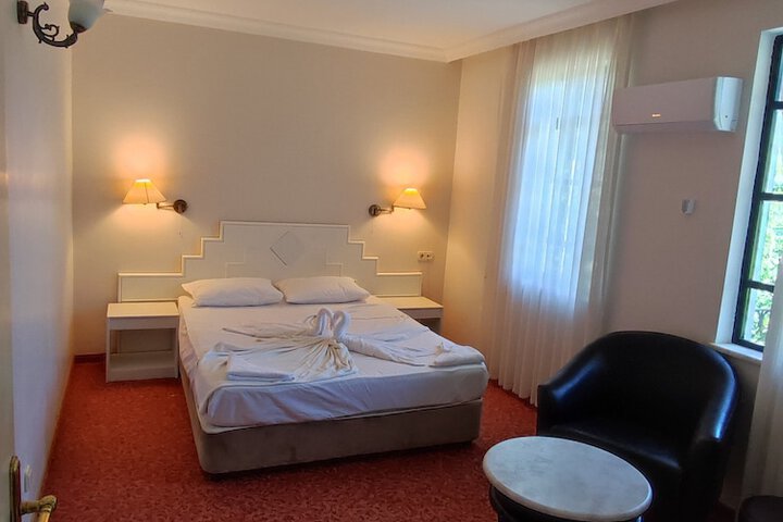 Room 4 of 10