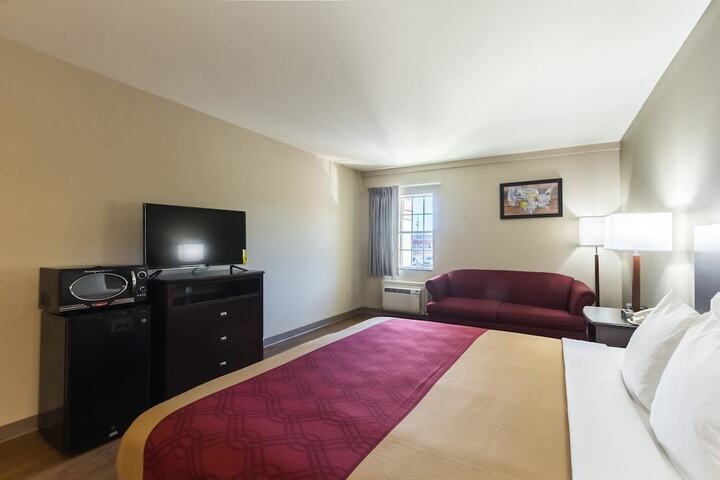 1 King Bed (8 of 11)