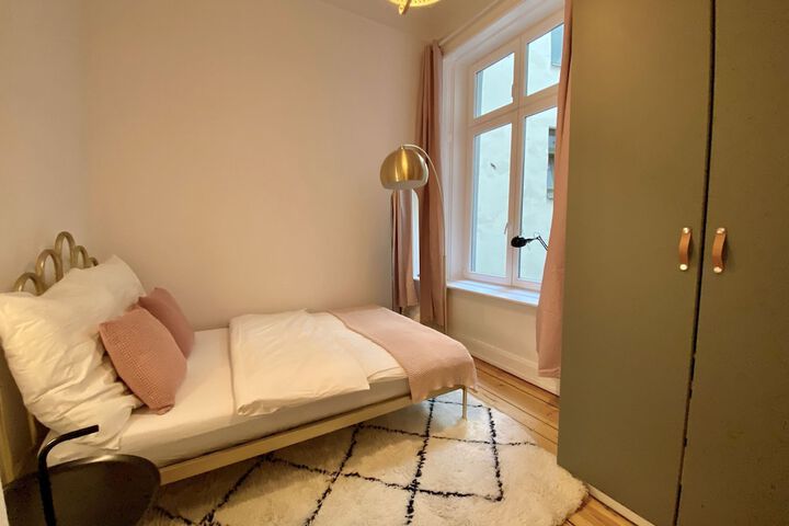 Room 2 of 28